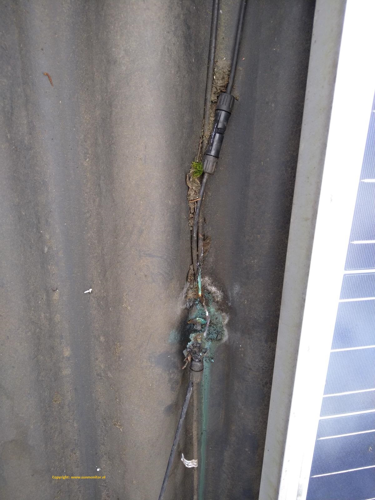 Beschadigde MC4-connector met sporen van oververhitting en oxidatie, ontdekt door SunMonitor